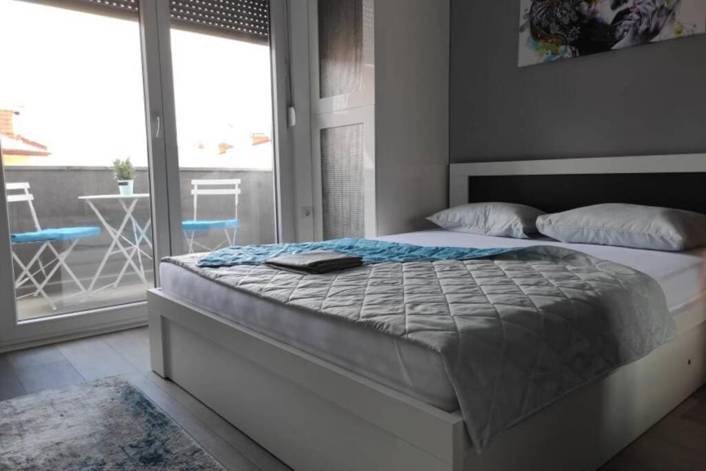 Centar One Apartmant Скопие Екстериор снимка